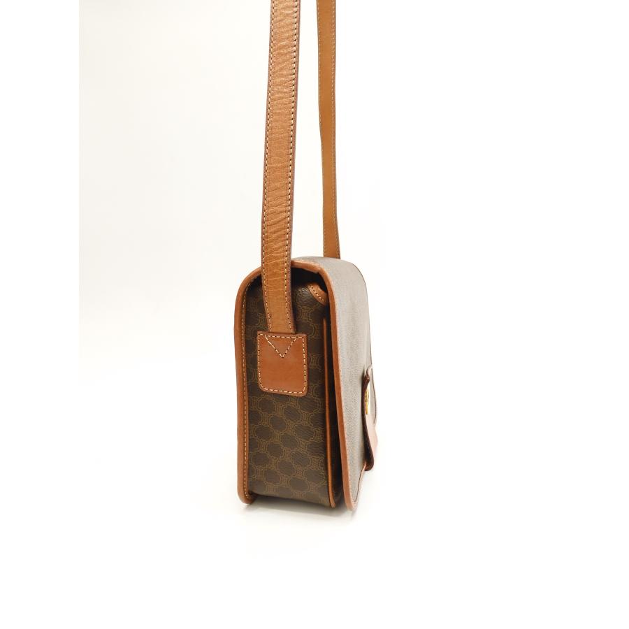 超人気の超人気のセリーヌ ポシェット トリオンフ マカダム茶 クロス