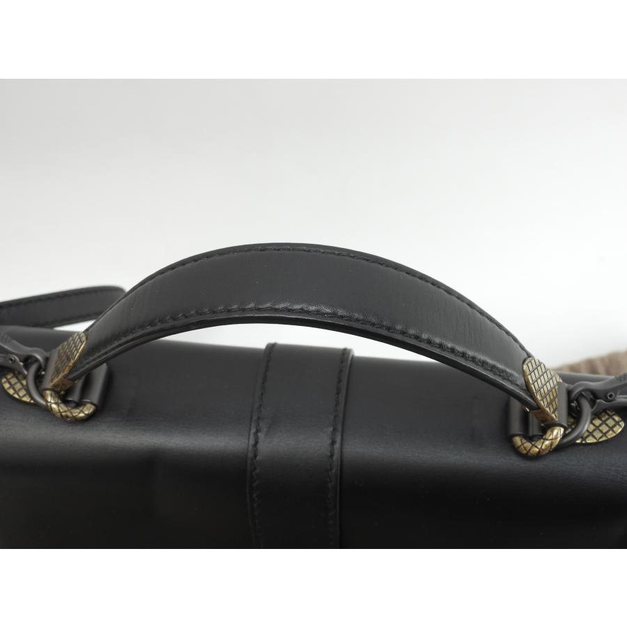 BOTTEGAVENETA イントレチャート　ハンドバッグ　 黒　レザー BOTTEGA VENETA（ボッテガ・ヴェネタ） ピッツァMM イントレチャート