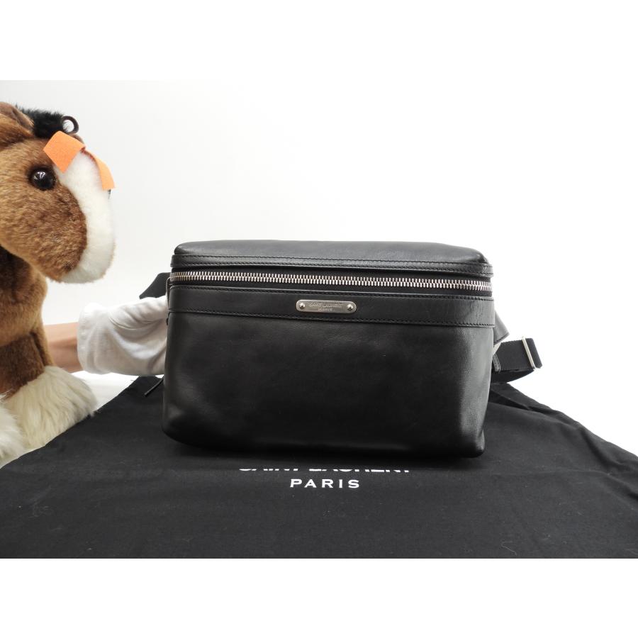 サンローラン 新品未使用　ショルダーバッグ　ボディバッグ YSL ブラック 大容量♪】YSL サンローラン ショルダーバッグ LE 5 A7 ラージ (Saint