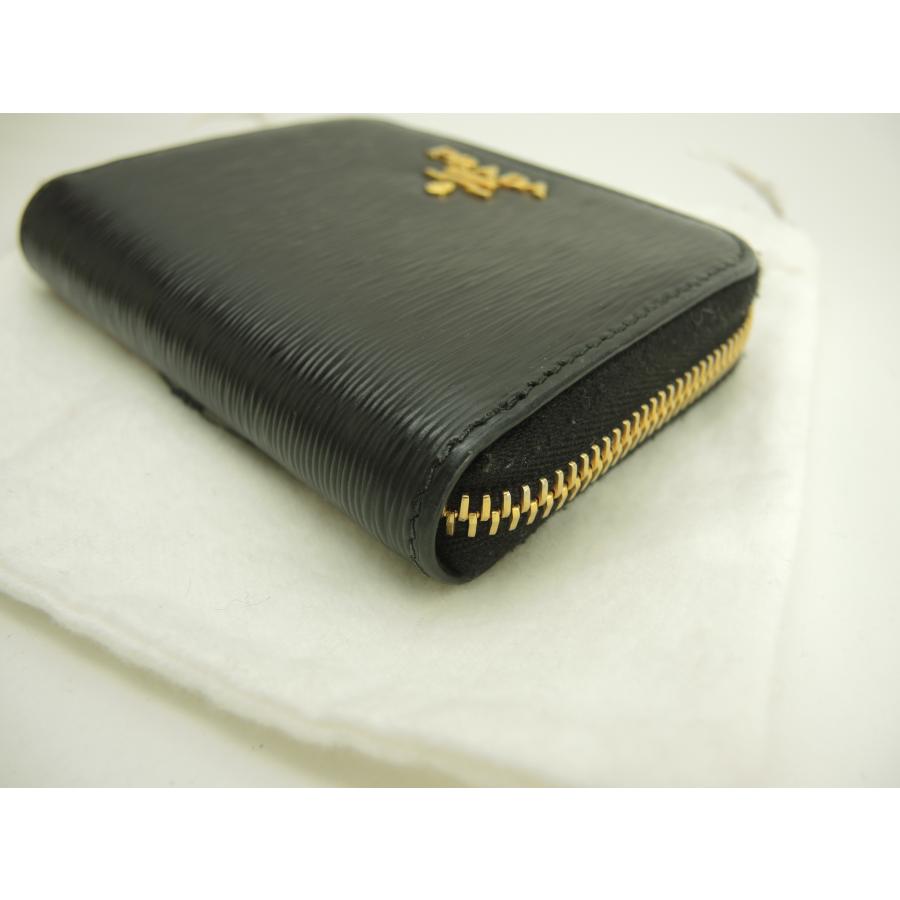 PRADA（プラダ） コインケース 縦縞レザー黒 ゴールド金具 ジップ小銭