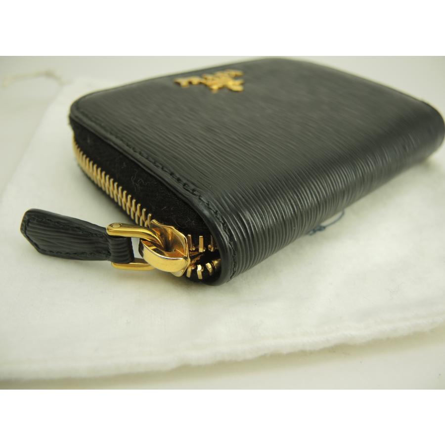 PRADA（プラダ） コインケース 縦縞レザー黒 ゴールド金具 ジップ小銭