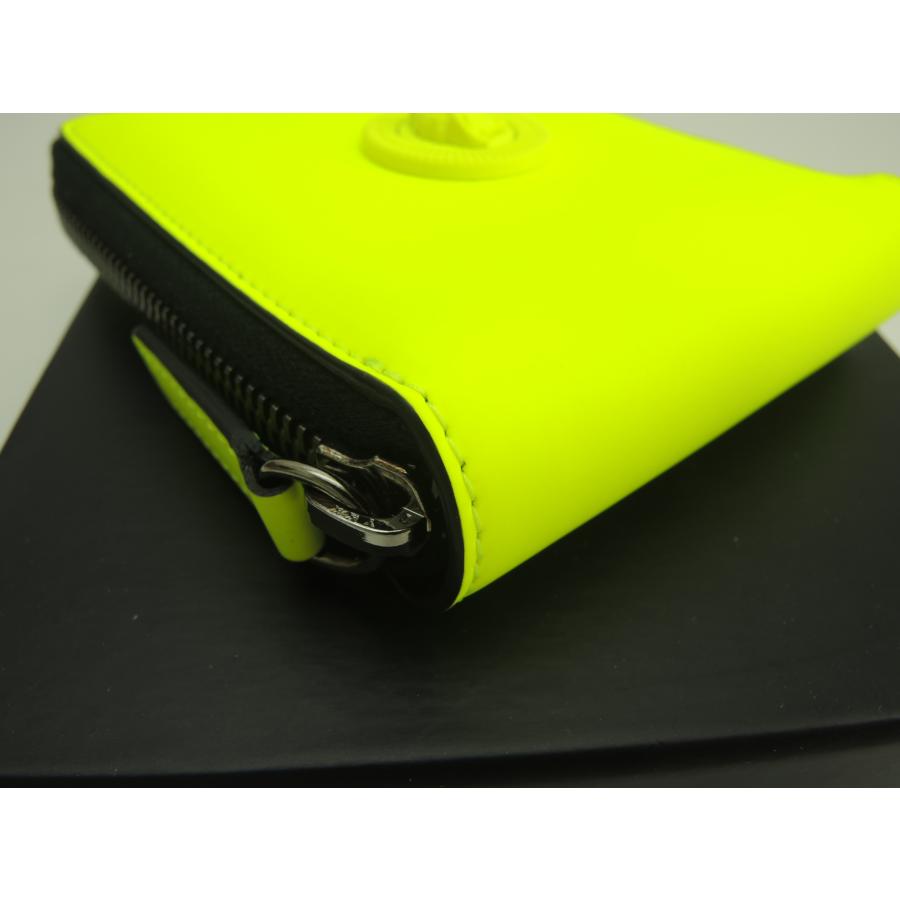 新品未使用 ベルサーチ メデューサ ジップレザー ウォレット 蛍光