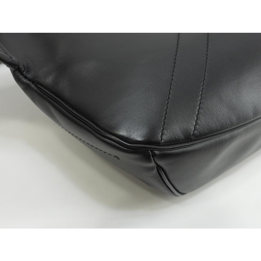 GIVENCHY（ジバンシィ） ボディバッグ レザー 黒 バムバッグ ベルト