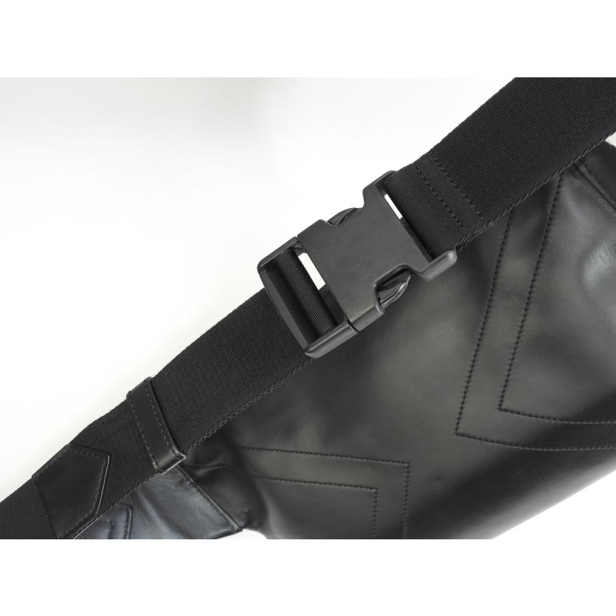 GIVENCHY ブラック ボディバッグ GIVENCHY（ジバンシィ） ボディバッグ レザー 黒 バムバッグ ベルト