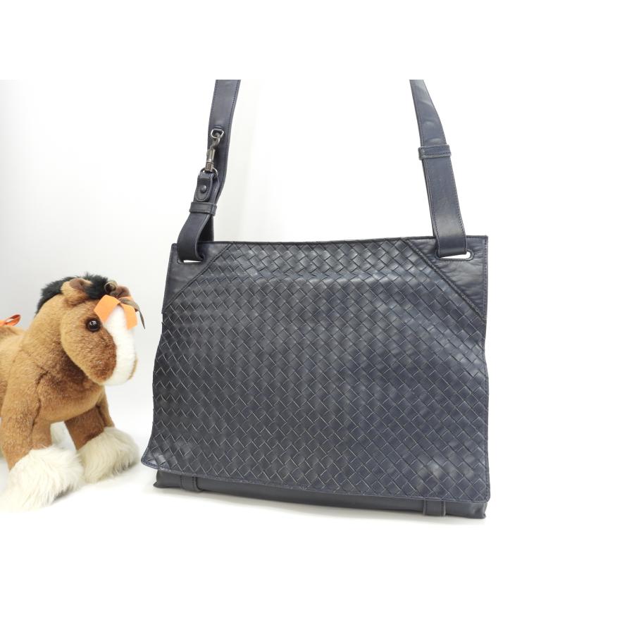 BOTTEGA VENETA（ボッテガ・ヴェネタ） メッセンジャーバッグ イントレ