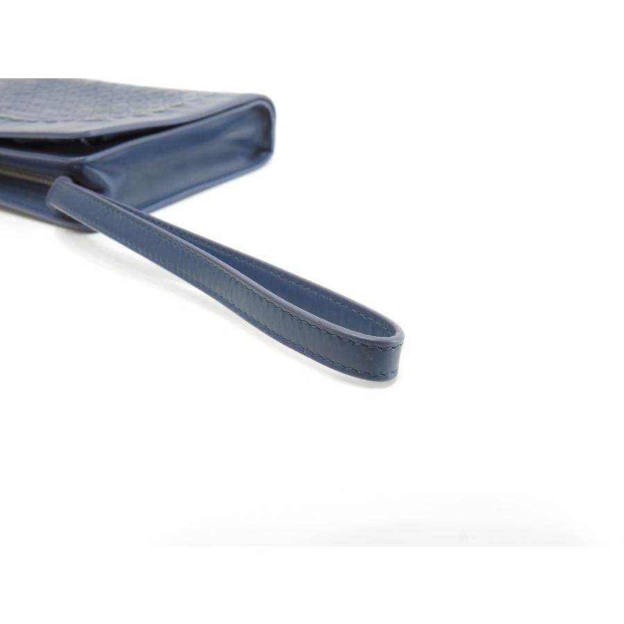 BOTTEGA VENETA（ボッテガ・ヴェネタ） クラッチウォレット イントレ