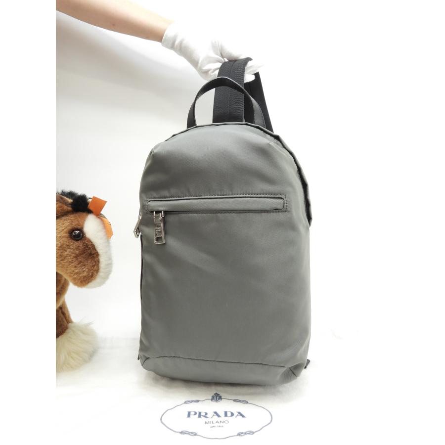 PRADA（プラダ） 縦長ボディバッグ ナイロン 灰 クロスボディバッグ 極 