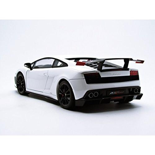 ✨美品✨ AUTOart 1/18 ランボルギーニ ガヤルド LP570-4 スーパートロフェオ ストラダーレ (ホワイト) 完成品[並行輸入品] 【KUE5973560682】(21087円)