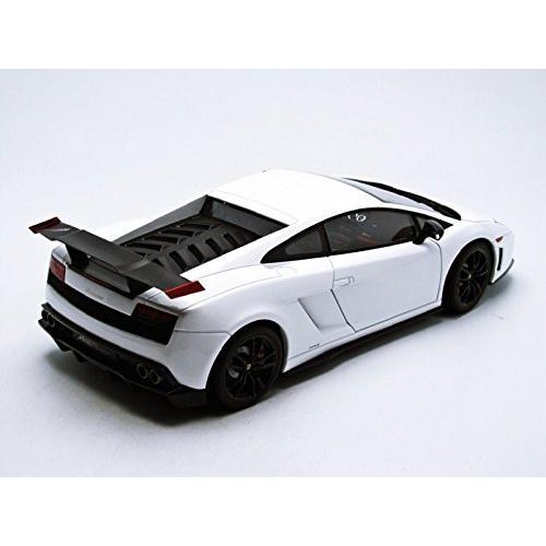 ✨美品✨ AUTOart 1/18 ランボルギーニ ガヤルド LP570-4 スーパートロフェオ ストラダーレ (ホワイト) 完成品[並行輸入品] 【KUE5973560682】(21087円)