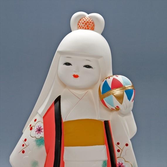 博多人形 【てまり】 博多人形の代表「乙女物」。愛らしいお顔が