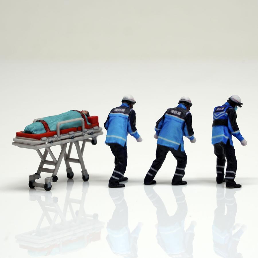 figreal 1/43救急隊員004 3体+患者付ストレッチャー 彩色済みフィギュアの画像