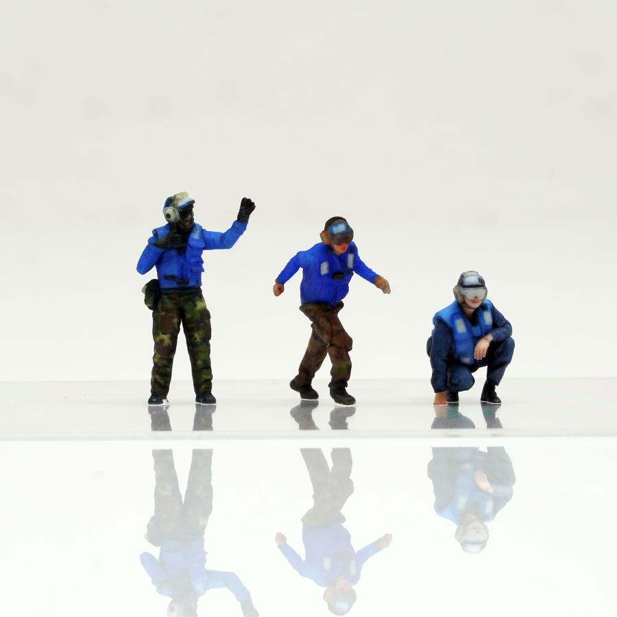 figreal 1/72 U.S.NAVY(1)BL3 3体 彩色済みフィギュア 甲板作業員