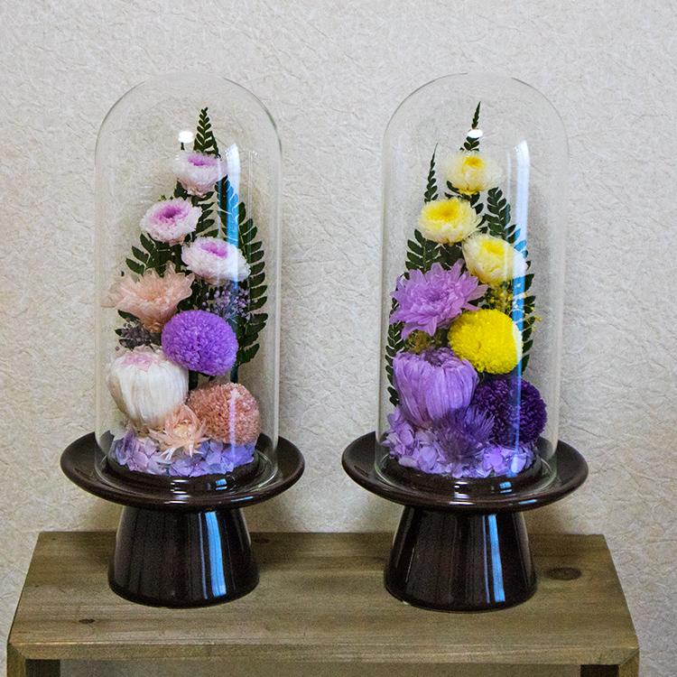 木の台座に大きなガラスドーム仏花 供養のプリザードフラワー 紫系 木