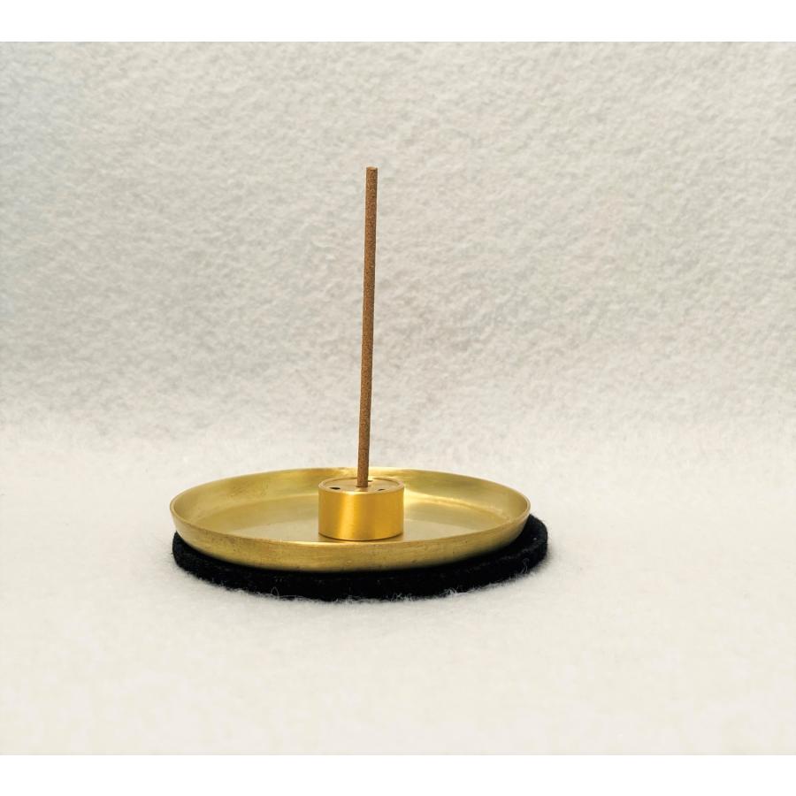 真鍮 皿 外径 約6・7cm ローソク受け皿 マット付 香皿 線香 真鍮 皿 外径 約6・7cm ローソク受け皿 マット付 香皿 線香