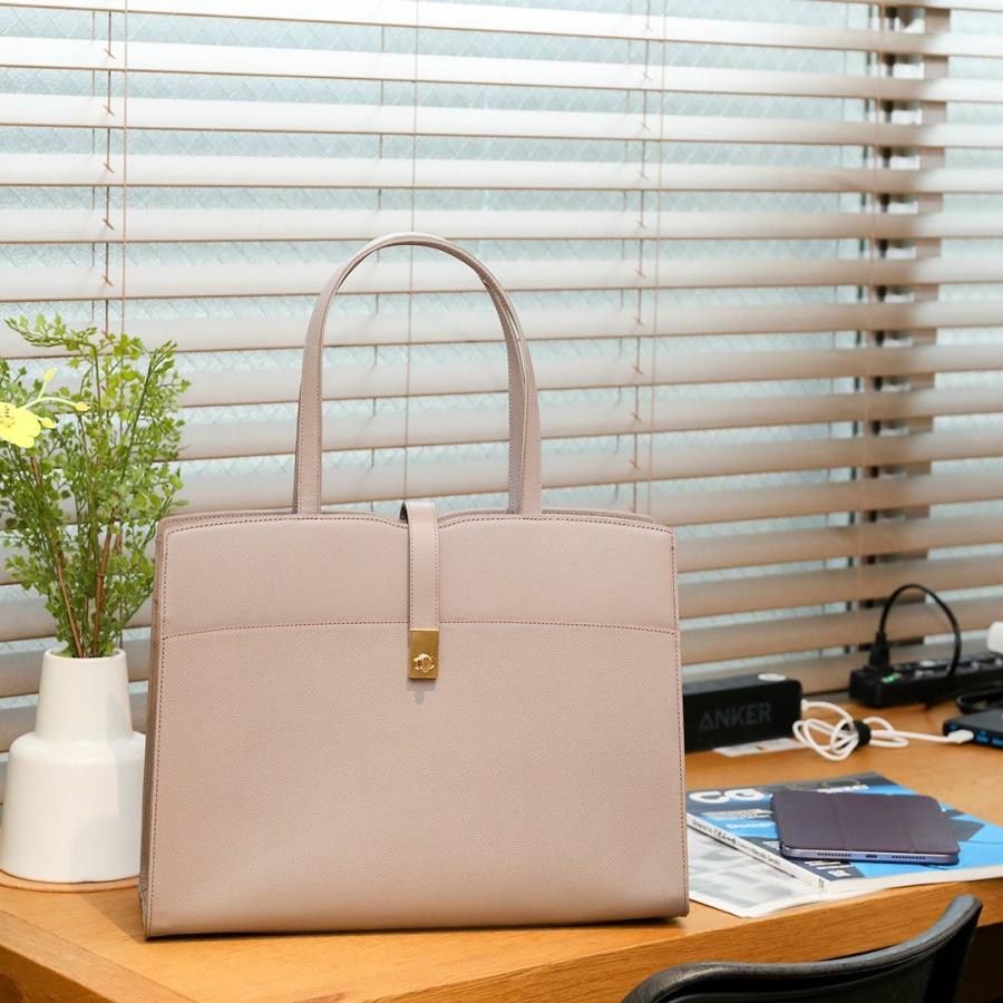 【傳濱野】かっちりシルエットでA4サイズが楽々出し入れできる、品格と信頼のA4トートAile（エール） | 傳濱野 | 08