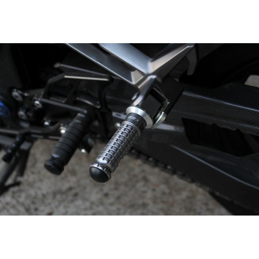 アルミ削り出しタンデムステップ スタンダードタイプ（取付部 シルバー