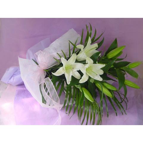 お歳暮 白いユリのお供え花束 通夜 葬儀にも