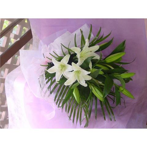 お歳暮 白いユリのお供え花束 通夜 葬儀にも