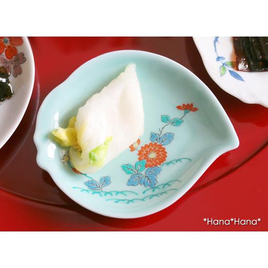 青磁 菊花紋 桃型 豆皿 10cm 有田焼 // レトロ 和食器 食器 小皿