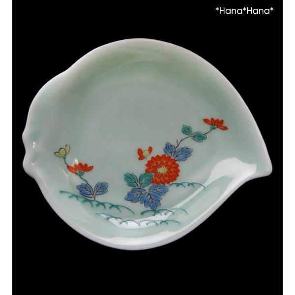 青磁 菊花紋 桃型 豆皿 10cm 有田焼 // レトロ 和食器 食器 小皿