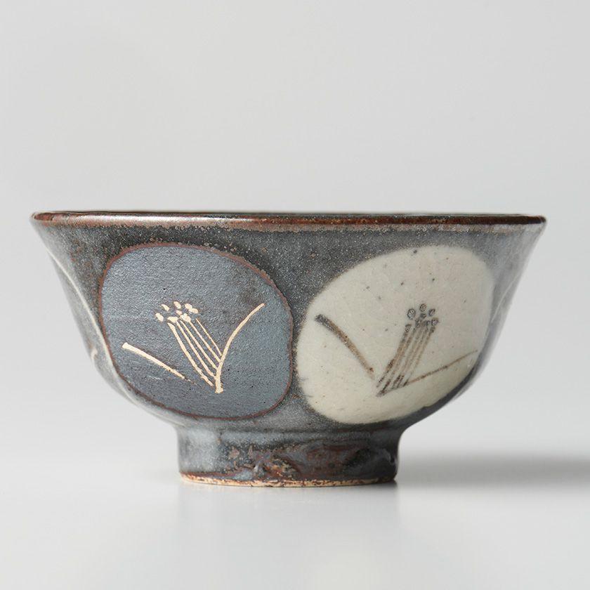 蔵珍窯（ぞうほうがま） 鼠志野椿 茶碗（中）(お取り寄せ品)// 美濃焼