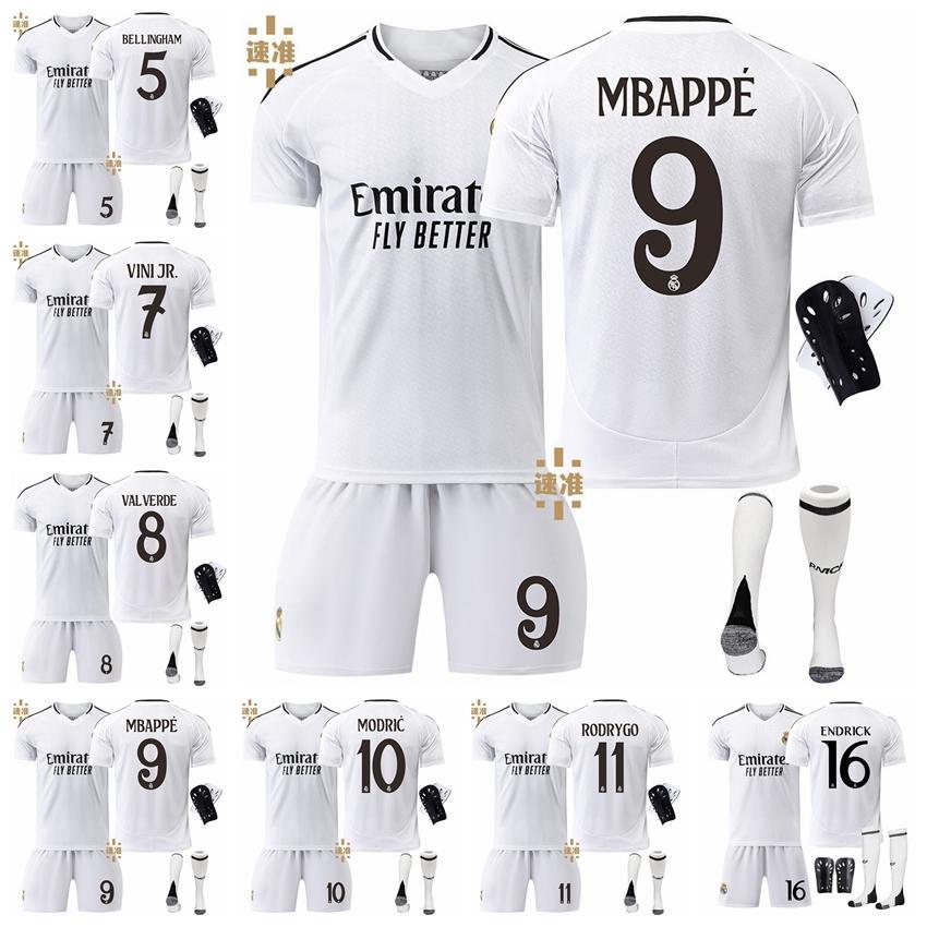 2425 サッカーウェア レアルマドリード 10番モドリッチ/5番ベリンハム