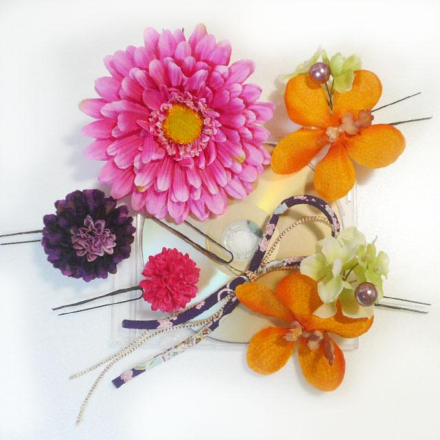 髪飾り 花 成人式 ガーベラとラン菊 ピンク 結婚式 振袖 卒業式 袴 着物 |  | 03