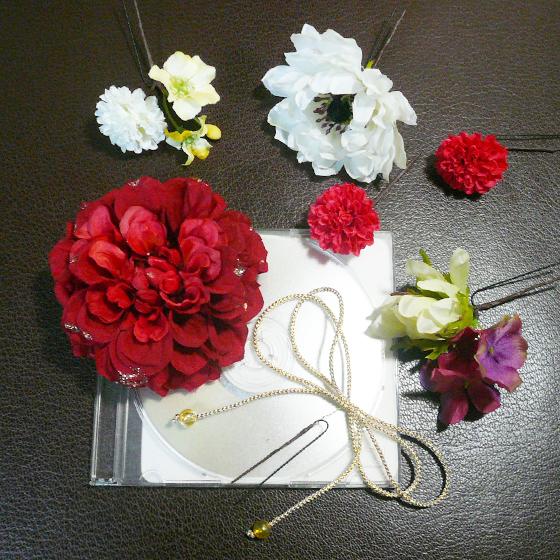 髪飾り 成人式 卒業式 結婚式 花 ラメダリアrとアネモネ他 赤白金 振袖 袴 浴衣 和装 着物 マム |  | 02