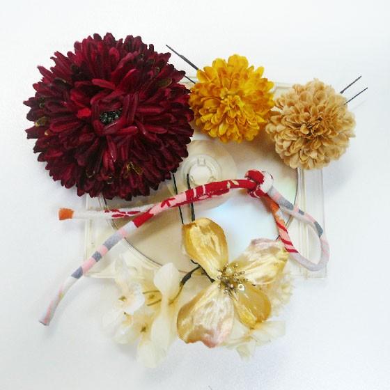 花 髪飾り 菊と花水木和柄紐付き 赤金黄 成人式 振袖 結婚式 卒業式 袴 浴衣 着物 アートフラワー |  | 01