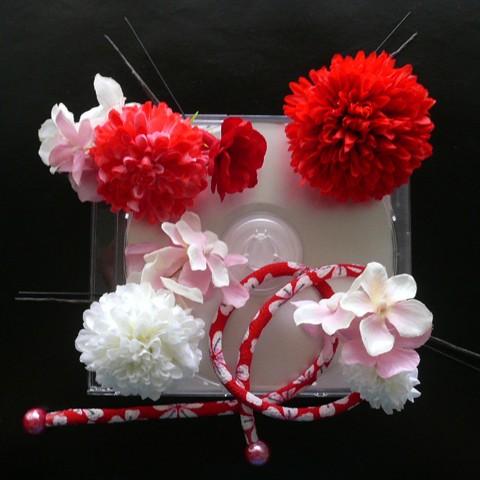 花 髪飾り 菊とジャスミン他紐付 赤  成人式 振袖 結婚式 卒業式 袴 和装 マム |  | 01
