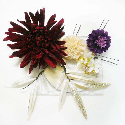 花 髪飾り 大輪の菊と小花葉付 赤  結婚式 成人式 卒業式 振袖 袴 浴衣 簪 マム |  | 01