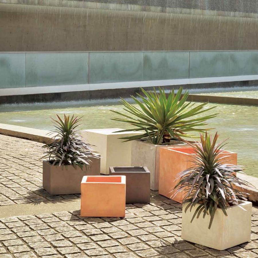 直送 クレイ TERRA-MENT_Cube 22 DARK GRAY 910-100-811 植木鉢 おしゃれ ガーデニング 園芸用品 フラワーポット グラスファイバー鉢の画像