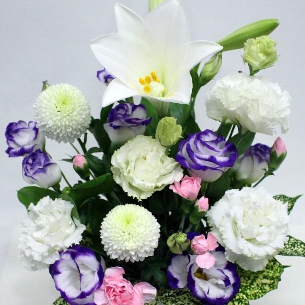 供花 鉄砲百合とピンポン菊とトルコキキョウのお供えアレンジメント
