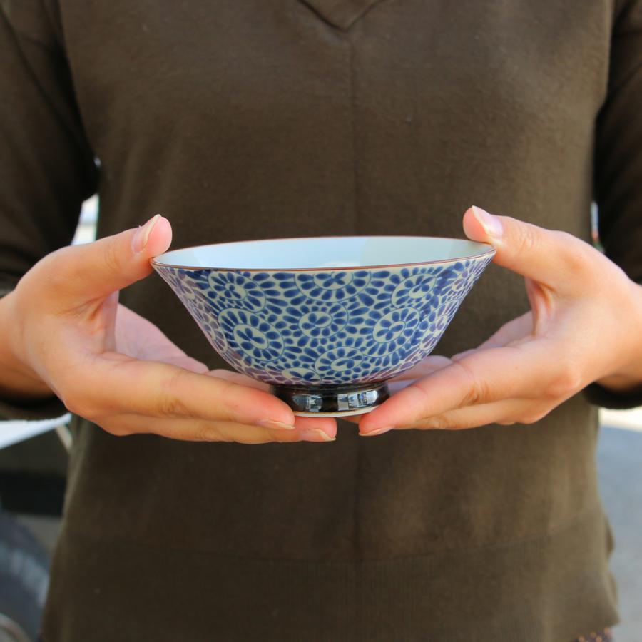 茶碗 有田焼 唐草地紋茶碗(小・赤)(大・青) 軽い 軽量 茶碗 有田焼 唐草地紋茶碗(小・赤)(大・青) 軽い 軽量