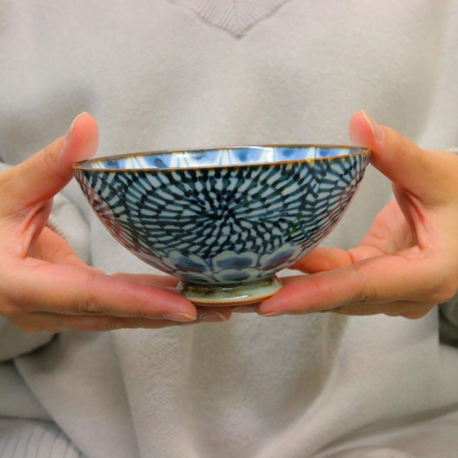 茶碗 有田焼 波佐見焼 花弁タコ唐草茶碗（小・赤/大・青）小さめ 唐草