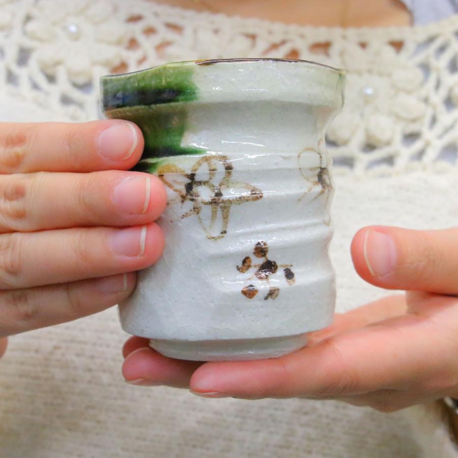 湯呑（湯飲み茶碗） 瀬戸焼 織部ひさご紋湯呑 変形型 中島塩草 塩草窯