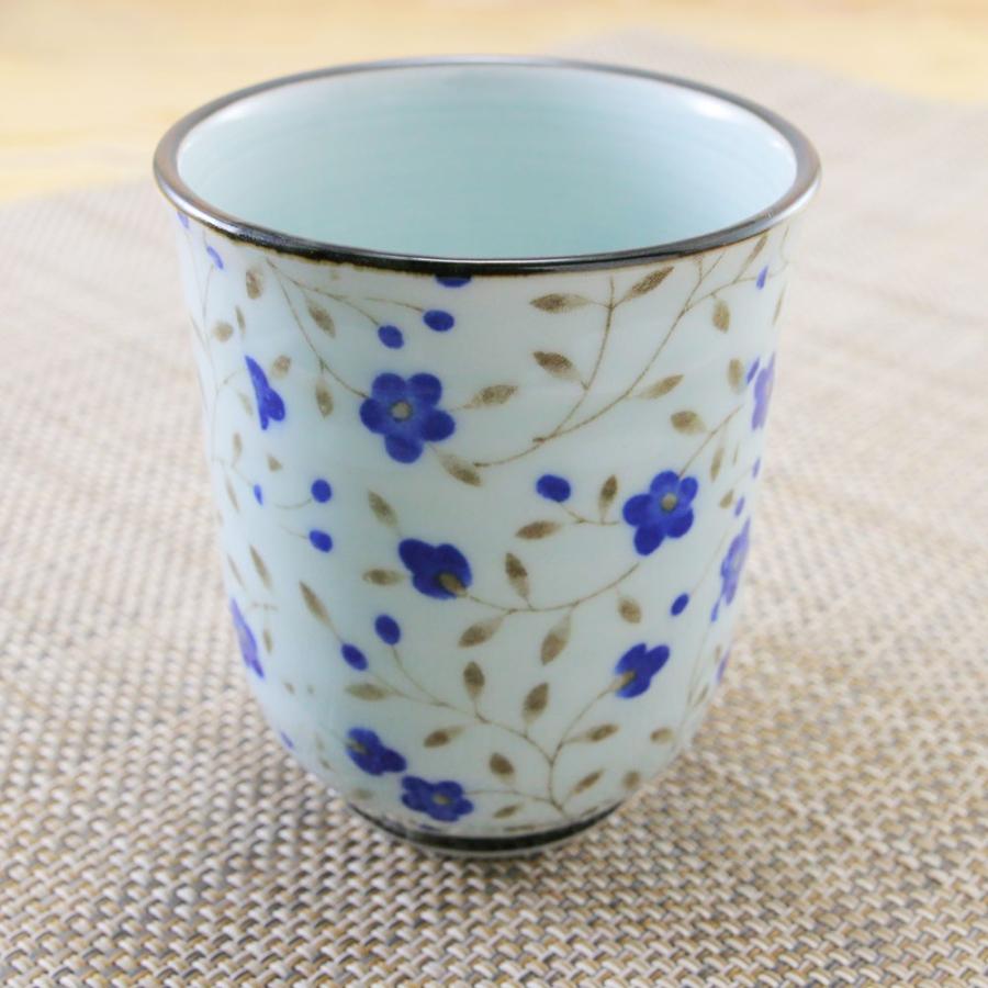 湯呑（湯飲み茶碗） 有田焼 夕霧湯呑（青） 軽量 スリム 夫婦湯呑 花柄