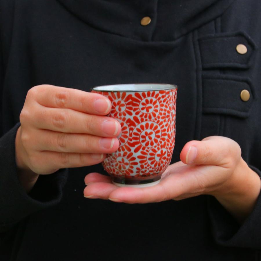 湯呑(湯飲み茶碗) 有田焼 唐草地紋湯呑(赤・小) 夫婦湯呑 湯呑(湯飲み茶碗) 有田焼 唐草地紋湯呑(赤・小) 夫婦湯呑