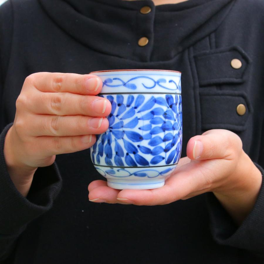 湯呑（湯飲み茶碗） 有田焼 波佐見焼 段唐草湯呑（青・大） 夫婦湯呑