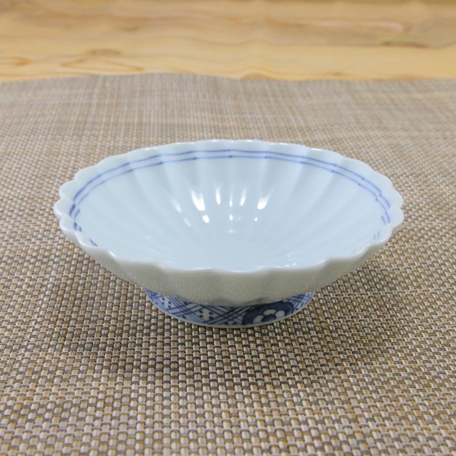 小皿 有田焼 波佐見焼 高台菊小皿 醤油皿 薬味皿 菊割 丸皿 高台｜和