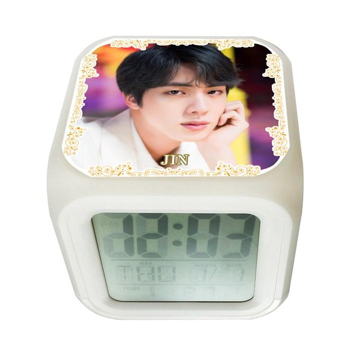 防弾少年団 BTS JIN ジン 写真いっぱい カラーチェンジ アラーム 光デジタル時計 002 atobtsjn002ハナカゴ