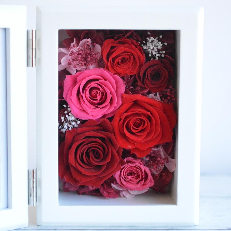 赤バラプリフォトフレーム プリザーブドフラワー 写真立て 誕生日 還暦 母の日 枯れない花 結婚祝い 両親贈呈 赤系 ギフト ガラスケース 額 壁掛け Frem017 花らんどうえきヤフー店 通販 Yahoo ショッピング