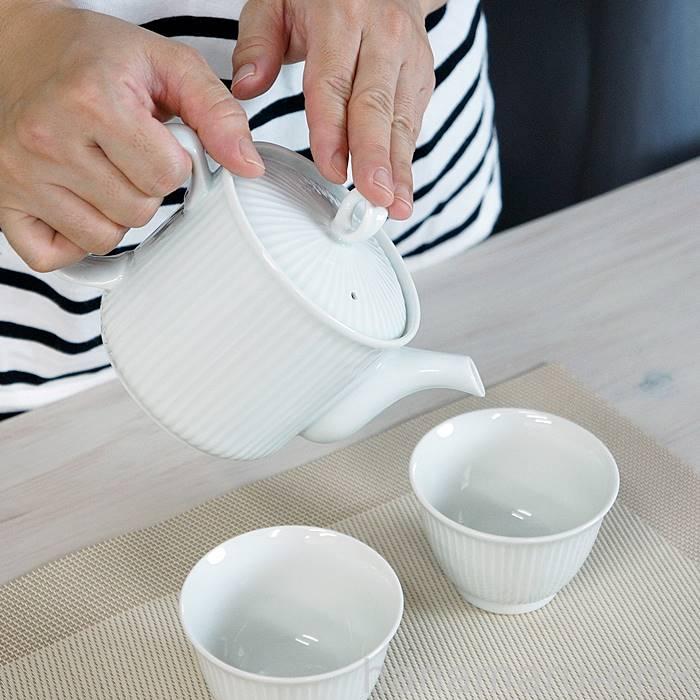 波佐見焼 ポット ティーポット 筋彫 白 おしゃれ かわいい 高級 北欧 急須 軽量 波佐見焼 北欧雑貨のハナマル 通販 Yahoo ショッピング