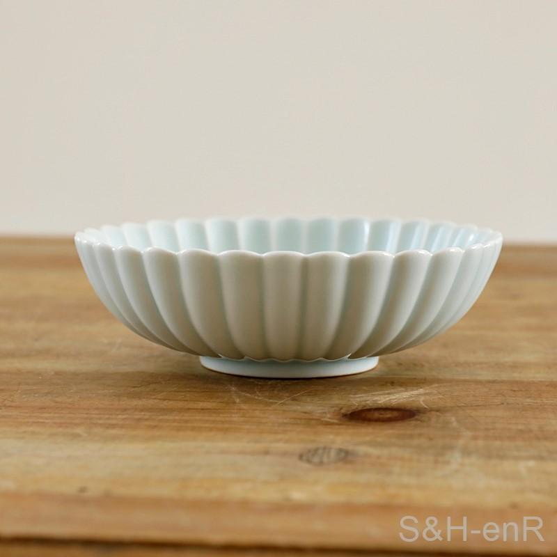 波佐見焼 皿 中鉢 浅鉢 16cm 青白 菊彫り 菊皿 洸琳窯 食器 青磁 波佐見焼 皿 中鉢 浅鉢 16cm 青白 菊彫り 菊皿 洸琳窯 食器 青磁