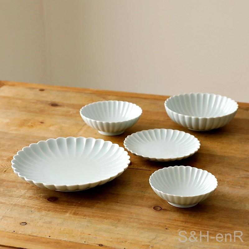 波佐見焼 皿 中鉢 浅鉢 16cm 青白 菊彫り 菊皿 洸琳窯 食器 青磁 波佐見焼 皿 中鉢 浅鉢 16cm 青白 菊彫り 菊皿 洸琳窯 食器 青磁