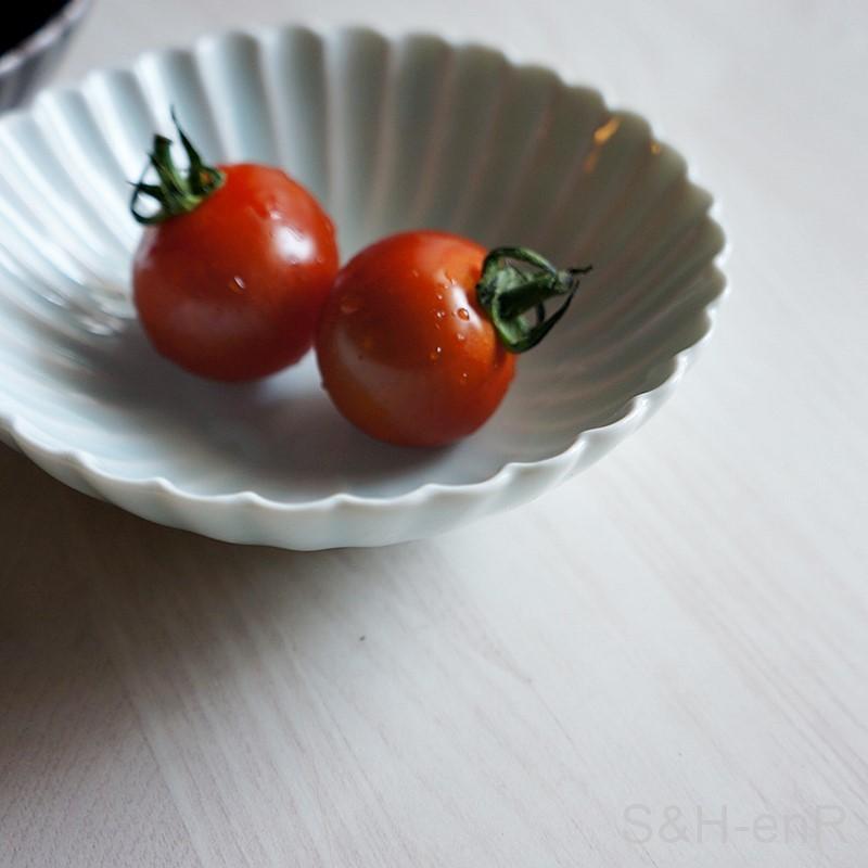 波佐見焼 皿 小鉢 浅鉢 11cm 青白 菊彫り 菊皿 洸琳窯 食器 青磁 菊花
