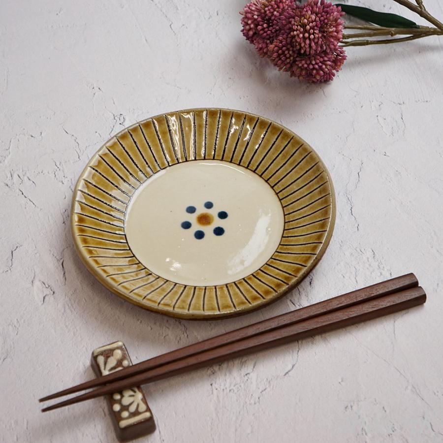 やちむん 5寸プレート 5寸皿 線彫り花ぐー あめ 陶眞窯 沖縄 焼物