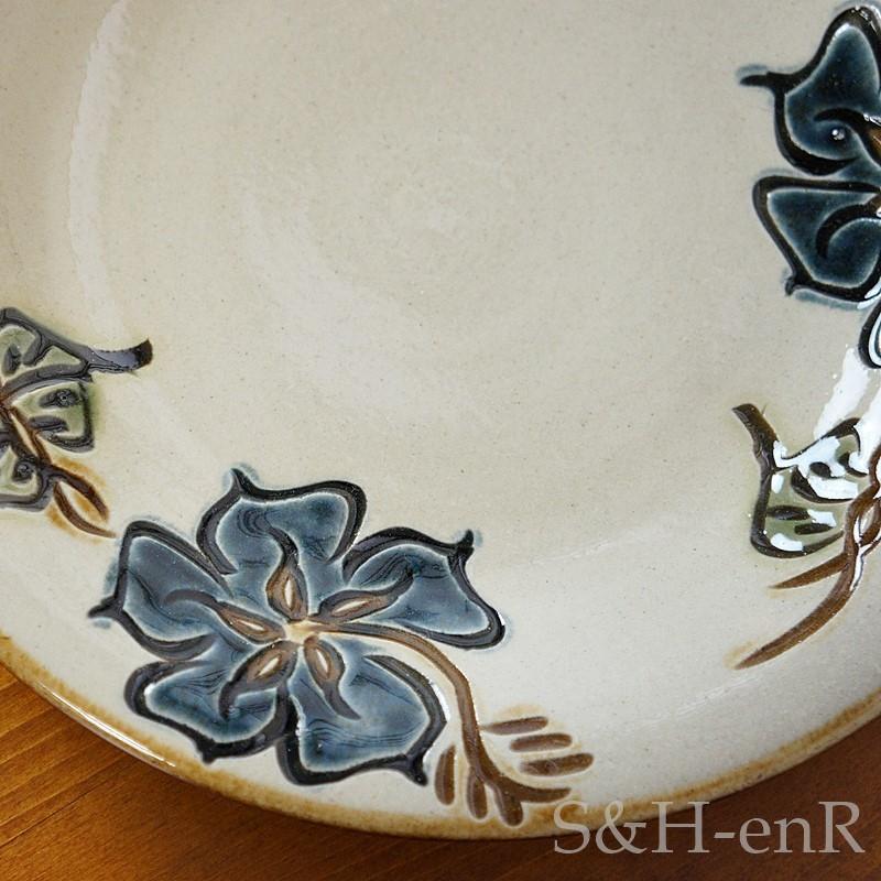 やちむん 沖縄陶器 7寸皿 ハイビスカス 青 プレート 皿 食器 大皿 中皿 線彫り 焼き物 波佐見焼 北欧雑貨のハナマル 通販 Yahoo ショッピング