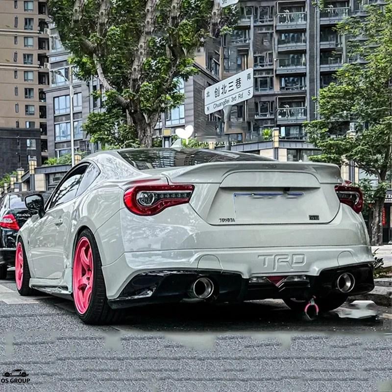 【並行輸入品】 2012年-2020年 トヨタ GT86 スバル BRZ リア ケース カバー ライン ケース カバー スポイラー つやあり ブラック カーボン テール 調整可 キッの画像