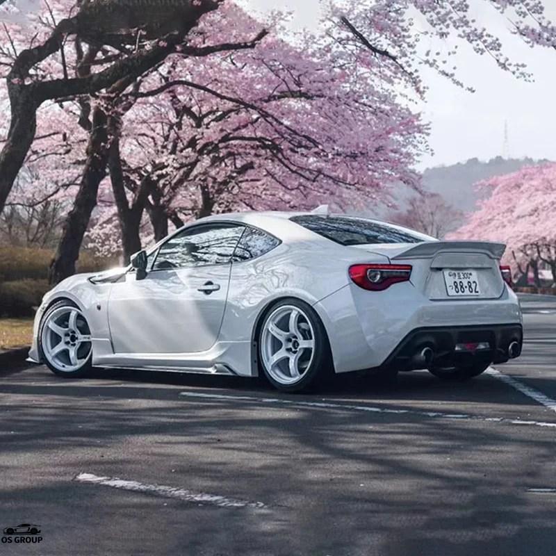 【並行輸入品】 2012年-2020年 トヨタ GT86 スバル BRZ リア ケース カバー ライン ケース カバー スポイラー つやあり ブラック カーボン テール 調整可 キッの画像